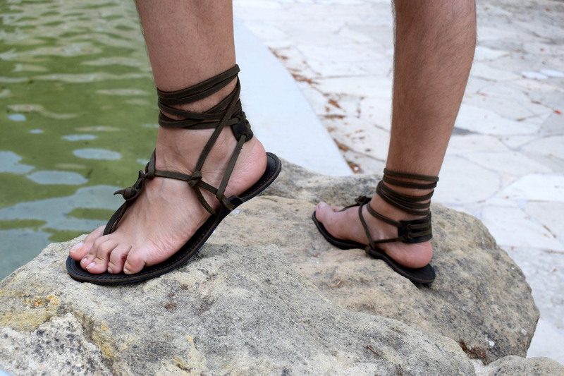 Barefoot men sandals, leather sandals, barefoot shoes, beach barefoot sandals at khaki leather. image number null