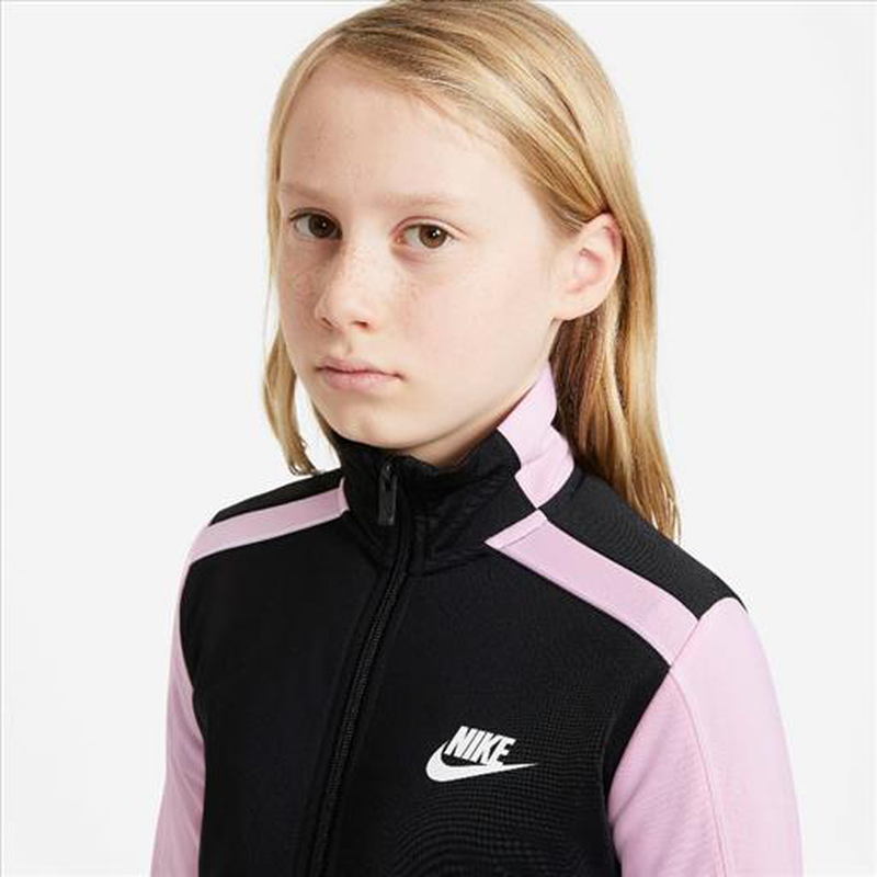 Nike sportswear image number null